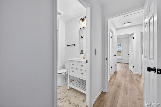 510 Charoak Drive, Ballwin, MO 63021