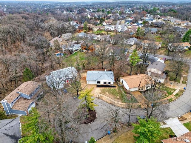 510 Charoak Drive, Ballwin, MO 63021