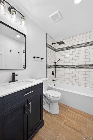 510 Charoak Drive, Ballwin, MO 63021