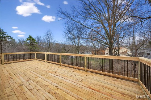 510 Charoak Drive, Ballwin, MO 63021