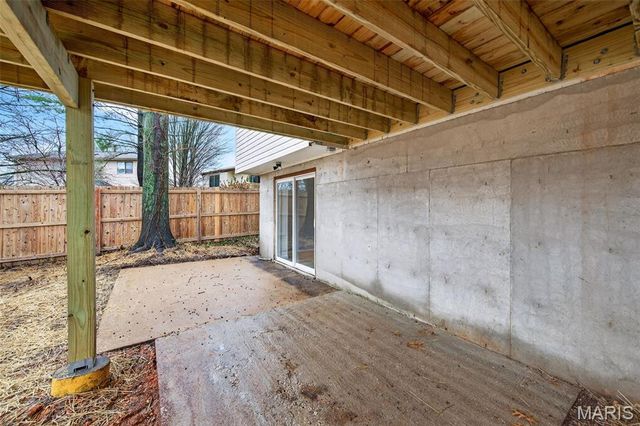 510 Charoak Drive, Ballwin, MO 63021