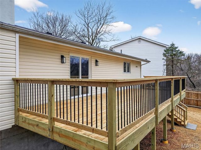 510 Charoak Drive, Ballwin, MO 63021