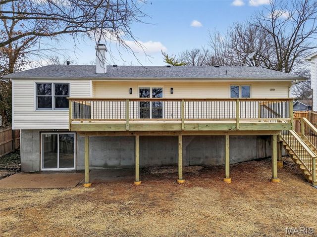 510 Charoak Drive, Ballwin, MO 63021