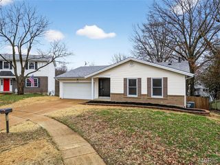 510 Charoak Drive, Ballwin, MO 63021