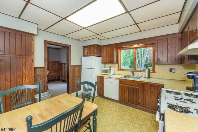 11 Oak Rd, Boonton Twp., NJ 07005