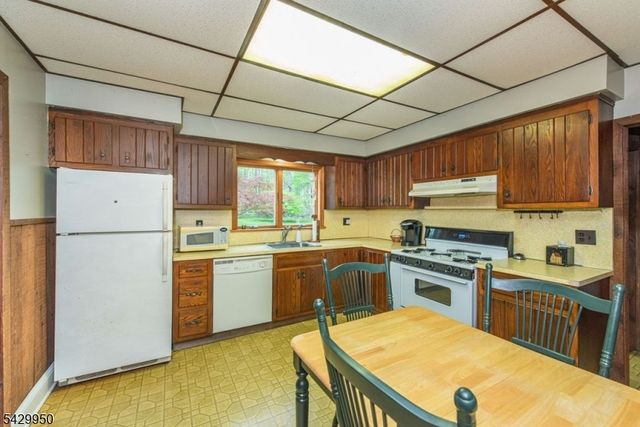 11 Oak Rd, Boonton Twp., NJ 07005