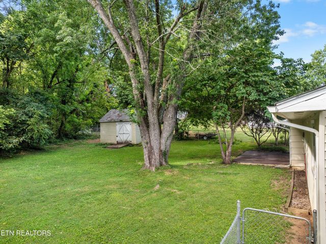 2001 Nandina Drive, Knoxville, TN 37912