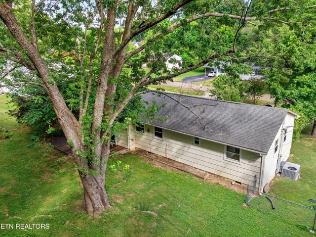 2001 Nandina Drive, Knoxville, TN 37912