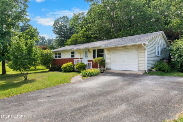 2001 Nandina Drive, Knoxville, TN 37912