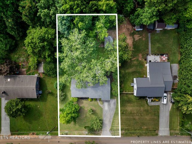 2001 Nandina Drive, Knoxville, TN 37912