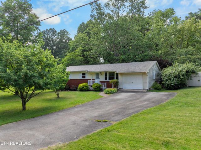 2001 Nandina Drive, Knoxville, TN 37912