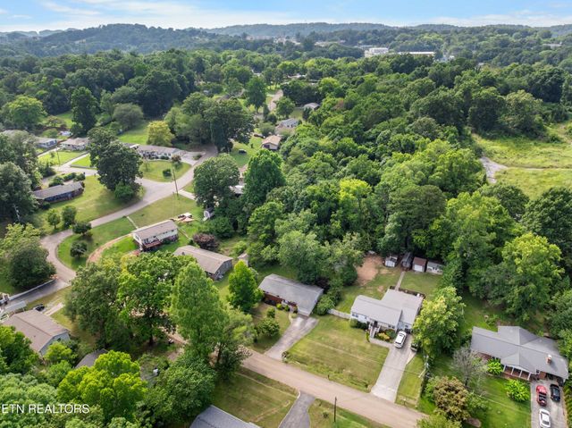 2001 Nandina Drive, Knoxville, TN 37912