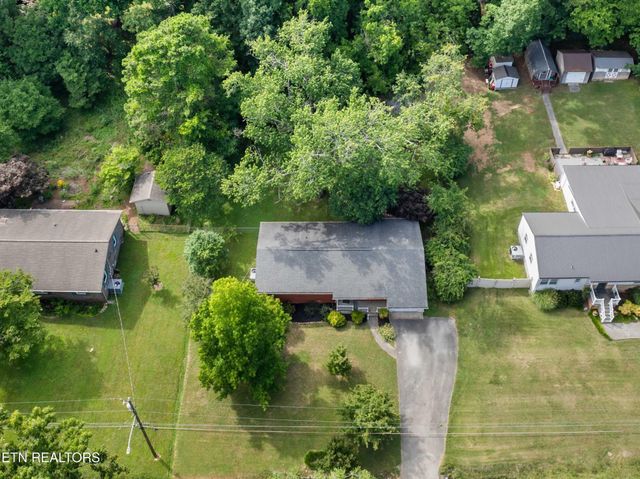 2001 Nandina Drive, Knoxville, TN 37912