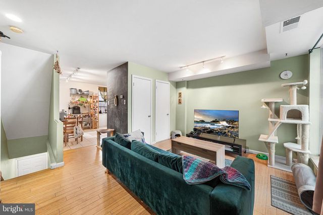 1023 S 6TH ST, Philadelphia, PA 19147