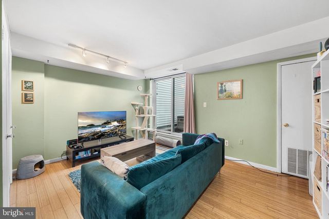 1023 S 6TH ST, Philadelphia, PA 19147