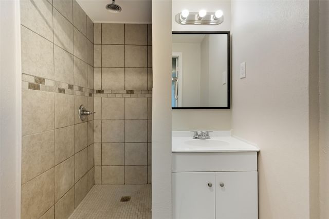 6832 Carioca Circle, Dallas, TX 75241