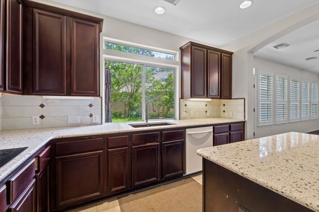 2 Muirfield Greens LN, Lakeway, TX 78738