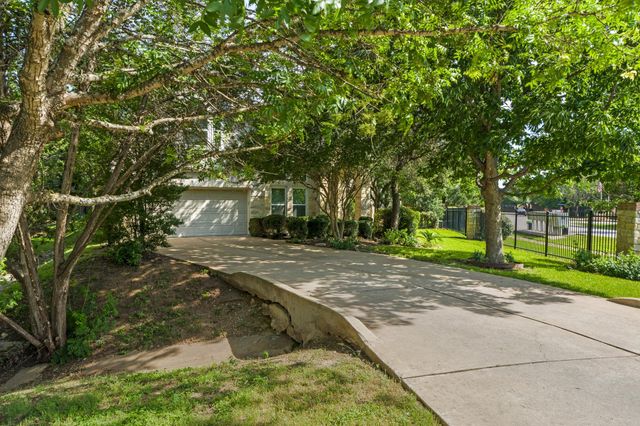 2 Muirfield Greens LN, Lakeway, TX 78738
