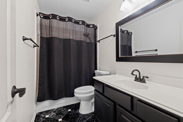 2 Muirfield Greens LN, Lakeway, TX 78738