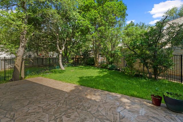 2 Muirfield Greens LN, Lakeway, TX 78738