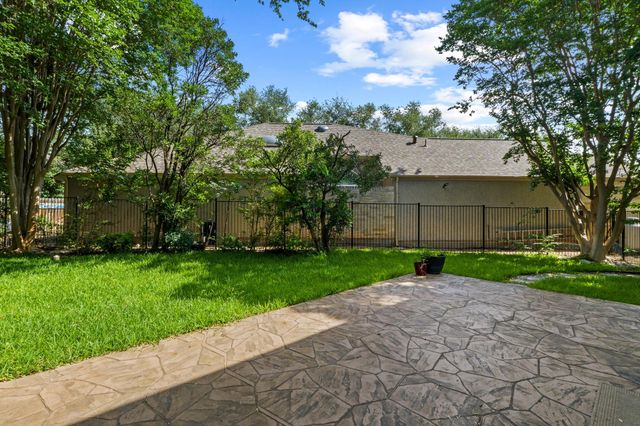 2 Muirfield Greens LN, Lakeway, TX 78738