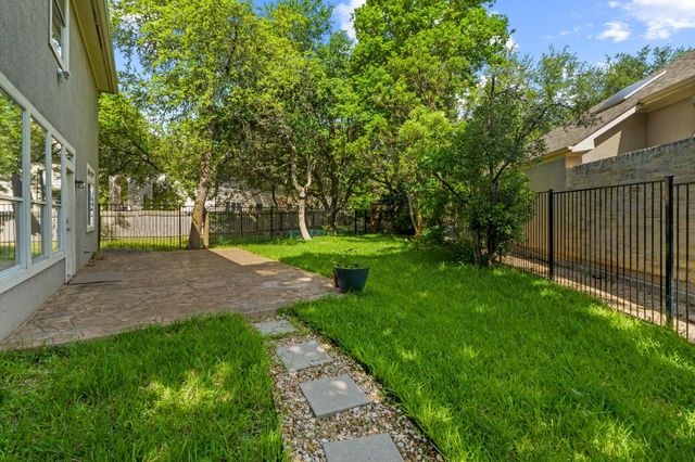 2 Muirfield Greens LN, Lakeway, TX 78738