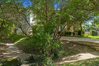 2 Muirfield Greens LN, Lakeway, TX 78738