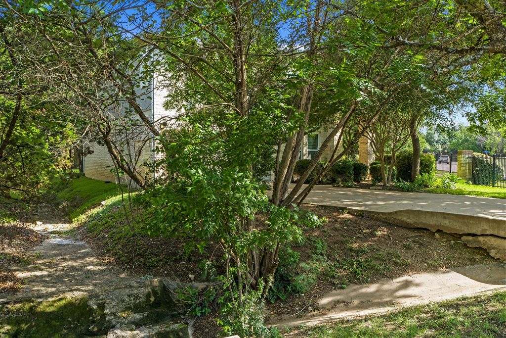 2 Muirfield Greens LN, Lakeway, TX 78738