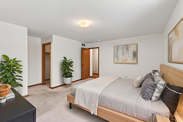 2074 Parkway Avenue, Shakopee, MN 55379