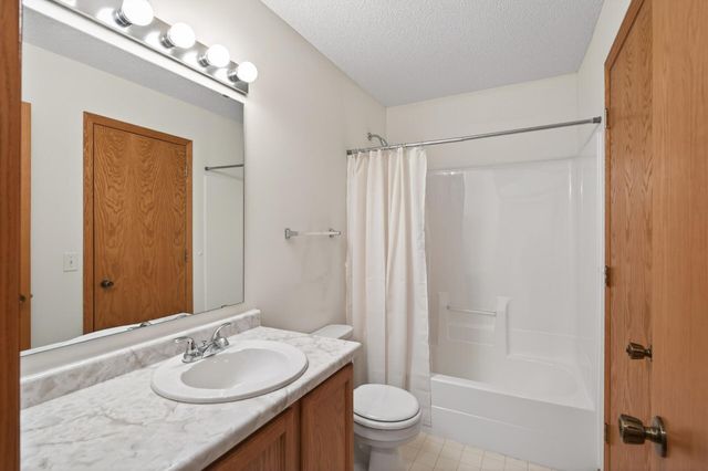 2074 Parkway Avenue, Shakopee, MN 55379