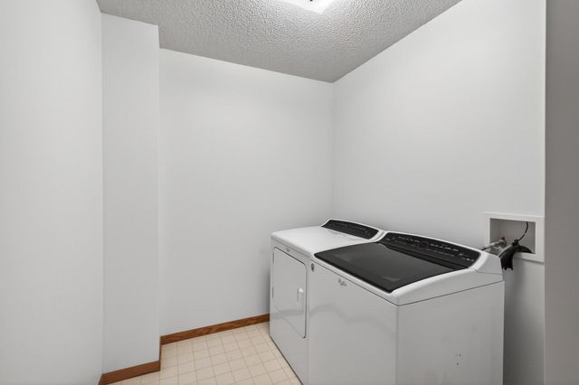 2074 Parkway Avenue, Shakopee, MN 55379