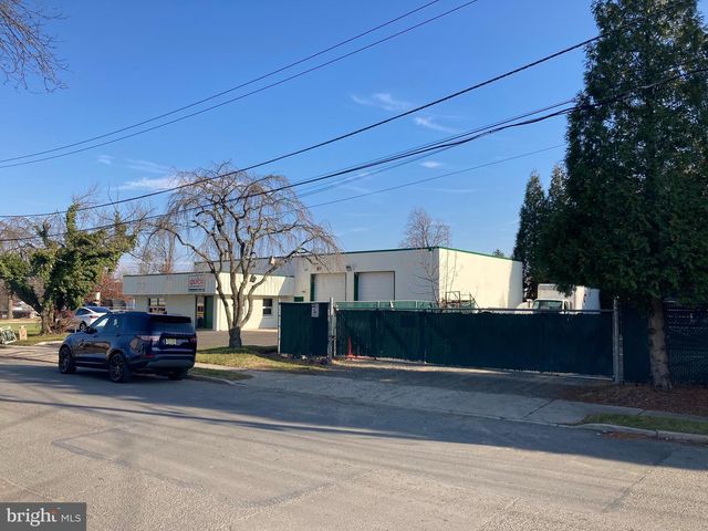 61 CUNNINGHAM AVE, Hamilton, NJ 08610
