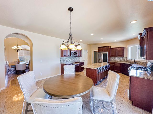 4807 Adobe Dr, Pasco, WA 99301