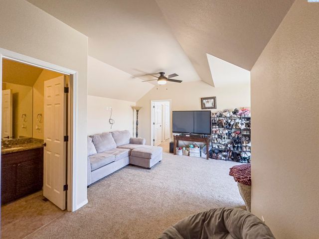 4807 Adobe Dr, Pasco, WA 99301