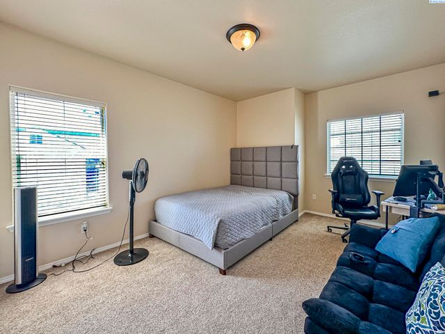 4807 Adobe Dr, Pasco, WA 99301