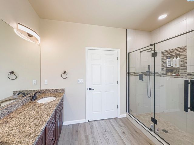 4807 Adobe Dr, Pasco, WA 99301
