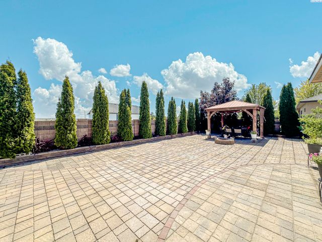 4807 Adobe Dr, Pasco, WA 99301
