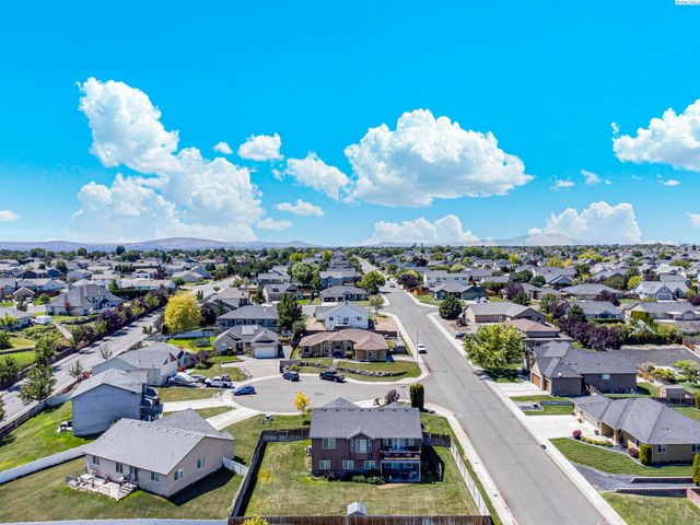 4807 Adobe Dr, Pasco, WA 99301
