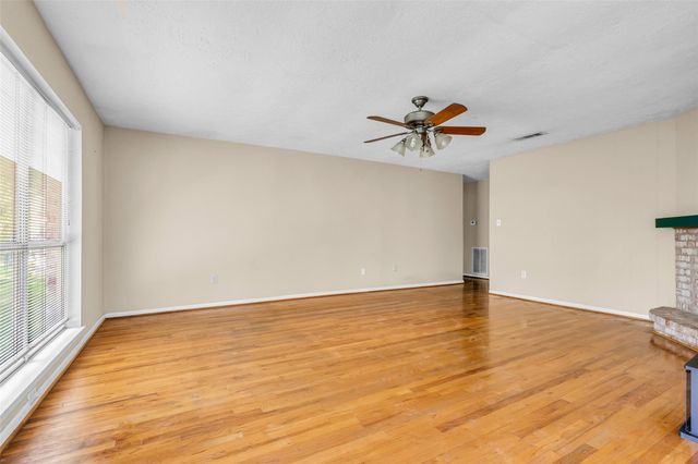 168 Greenleaf Lane, Conroe, TX 77304