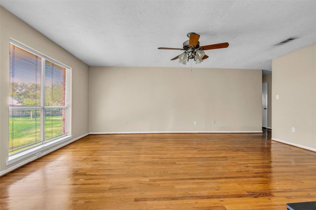 168 Greenleaf Lane, Conroe, TX 77304