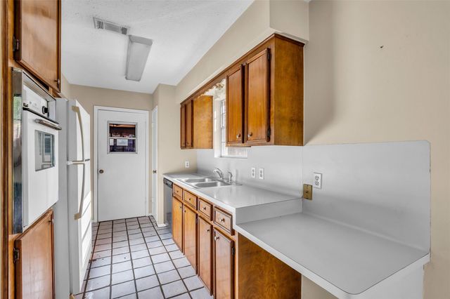 168 Greenleaf Lane, Conroe, TX 77304