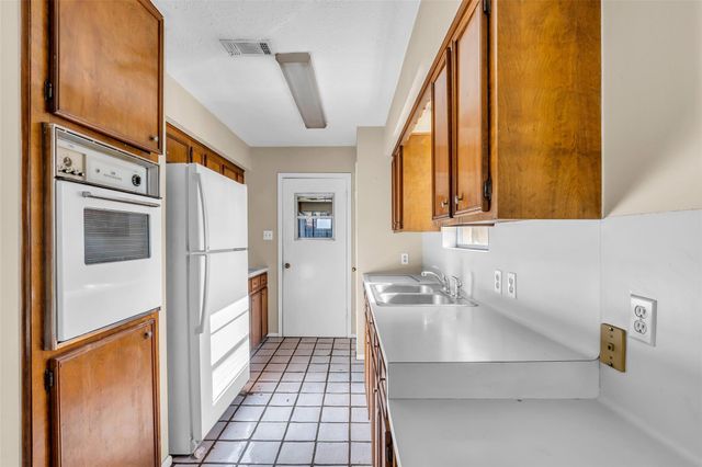 168 Greenleaf Lane, Conroe, TX 77304