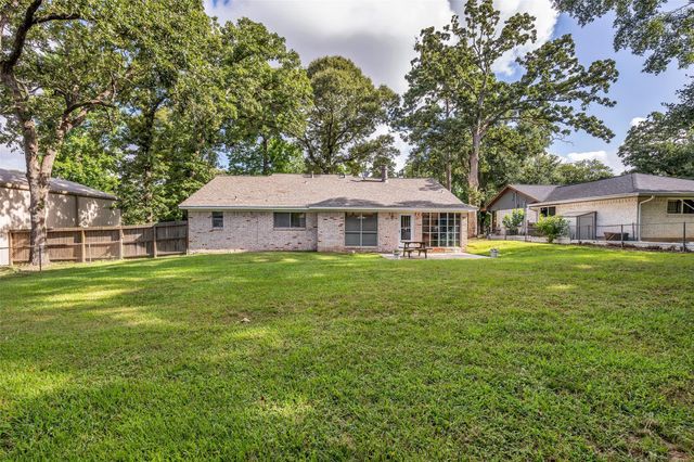 168 Greenleaf Lane, Conroe, TX 77304