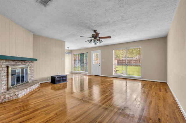 168 Greenleaf Lane, Conroe, TX 77304