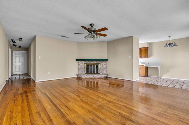 168 Greenleaf Lane, Conroe, TX 77304