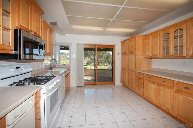 12815 Camino Ramilette, San Diego, CA 92128