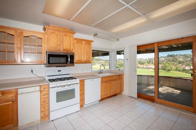 12815 Camino Ramilette, San Diego, CA 92128