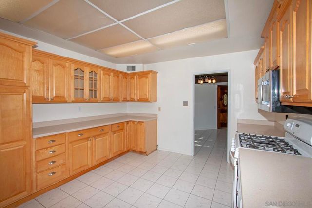 12815 Camino Ramilette, San Diego, CA 92128