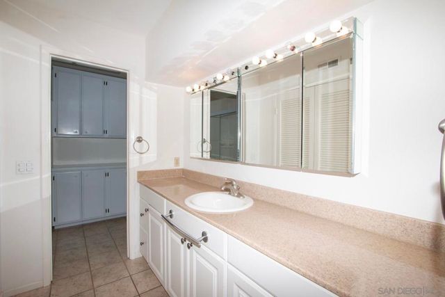 12815 Camino Ramilette, San Diego, CA 92128