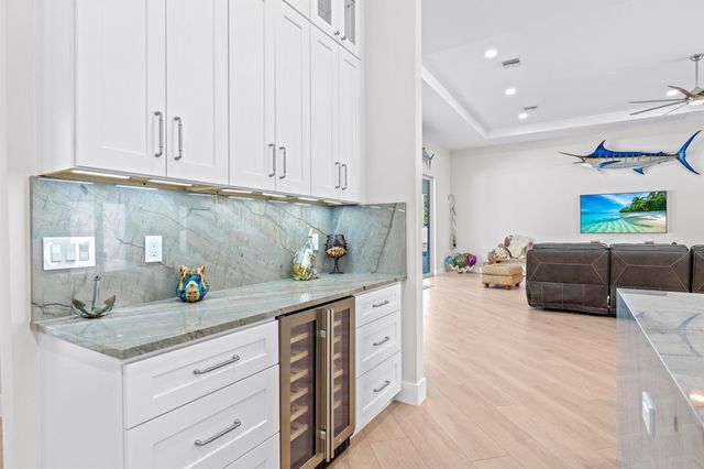 8425 Apache Boulevard, The Acreage, FL 33470